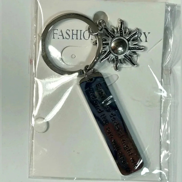 Les Misérables Keychain - Even The  Darkest Night Will End And The Sun Will Rise - Picture 2 of 3